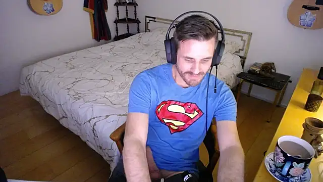 Snapshot of skatejocke chatting on 11.15.25 skatejocke online show from 11.15.25