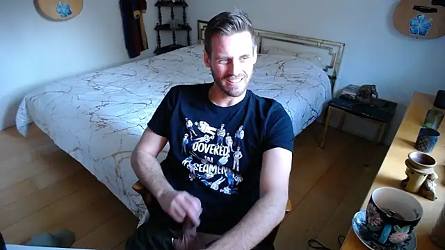 Snapshot of skatejocke chatting on 11.17.25 skatejocke online show from 11.17.25