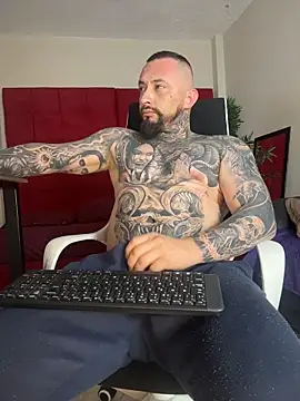 Snapshot of VenomHeat chatting on 11.13.25 VenomHeat online show from 11.13.25