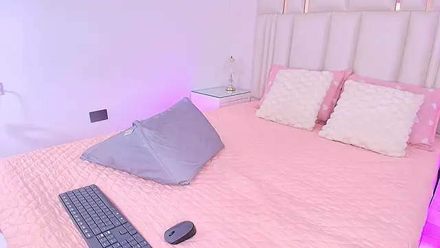 Snapshot of alanarose18 chatting on 04.25.26 alanarose18 online show from 04.25.26