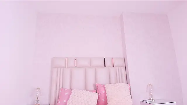 Snapshot of alanarose18 chatting on 05.27.26 alanarose18 online show from 05.27.26