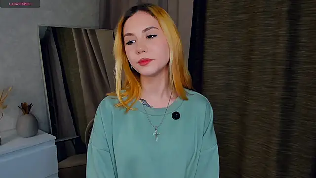 Snapshot of LilyMaiorano chatting on 11.07.25 LilyMaiorano online show from 11.07.25