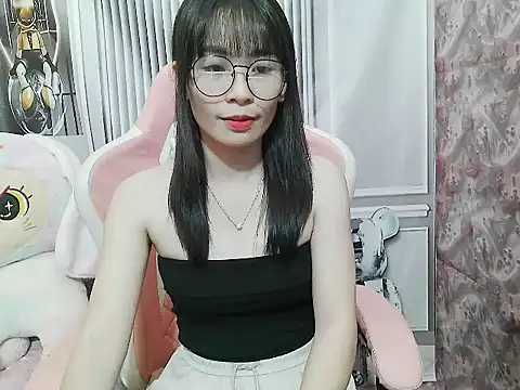 Snapshot of Ella039 chatting on 12.17.25 Ella039 online show from 12.17.25