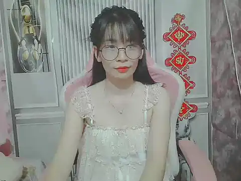 Snapshot of Ella039 chatting on 05.19.26 Ella039 online show from 05.19.26