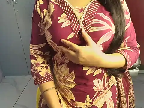 Snapshot of SIMRAN_DHILON chatting on 11.08.25 SIMRAN DHILON online show from 11.08.25