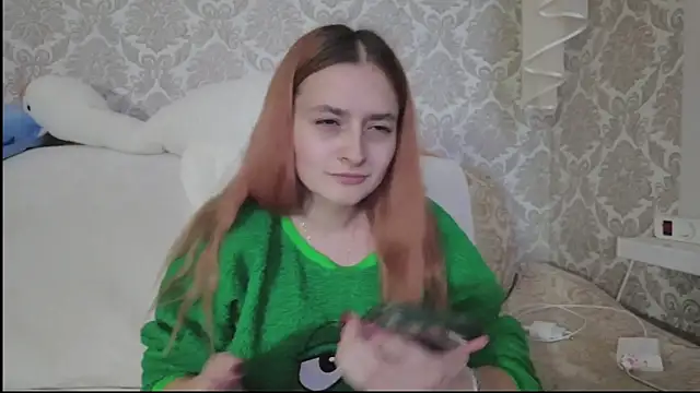 Snapshot of SweetLiaison chatting on 11.13.25 SweetLiaison online show from 11.13.25