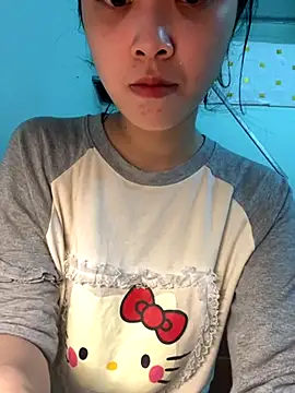 Snapshot of Lynn-122 chatting on 11.12.25 Lynn-122 online show from 11.12.25