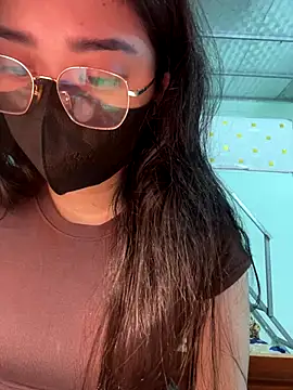 Snapshot of Lynn-122 chatting on 11.13.25 Lynn-122 online show from 11.13.25