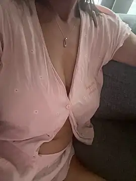 Snapshot of guneskuyucom chatting on 11.09.25 guneskuyucom online show from 11.09.25