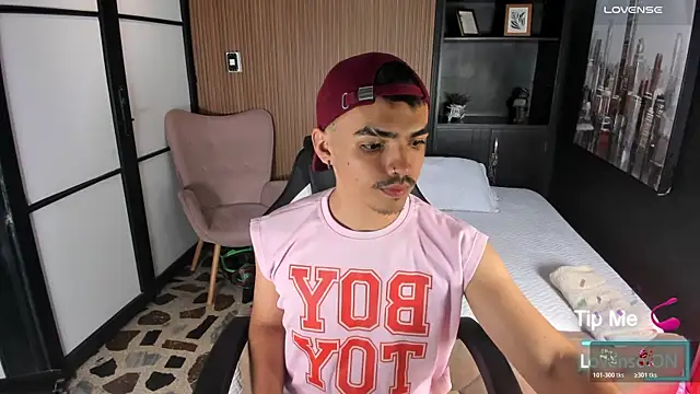 Snapshot of NicoKingg_ chatting on 11.11.25 NicoKingg online show from 11.11.25