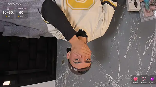 Snapshot of NicoKingg_ chatting on 11.17.25 NicoKingg online show from 11.17.25