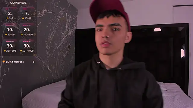 Snapshot of NicoKingg_ chatting on 11.22.25 NicoKingg online show from 11.22.25