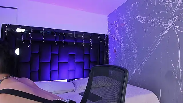 Snapshot of NicoKingg_ chatting on 12.18.25 NicoKingg online show from 12.18.25