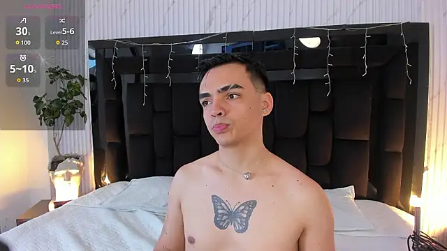 Snapshot of NicoKingg_ chatting on 03.04.26 NicoKingg online show from 03.04.26