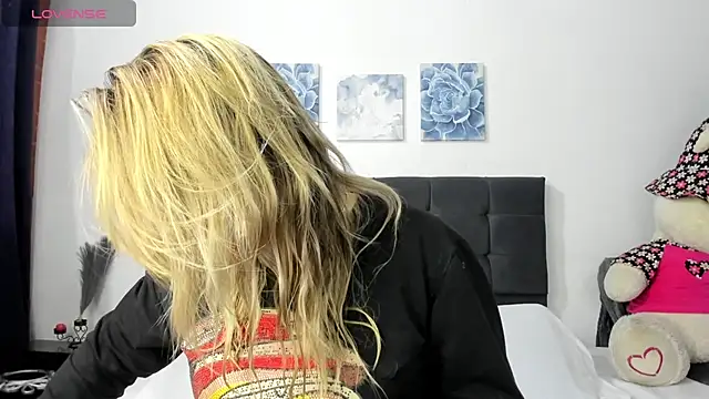 Snapshot of ariannawil chatting on 04.26.26 ariannawil online show from 04.26.26
