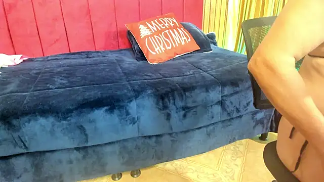 Snapshot of hailey-frost chatting on 12.20.25 hailey-frost online show from 12.20.25