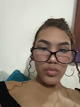Snapshot of luciagray1 chatting on 04.19.26 luciagray1 online show from 04.19.26