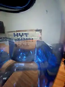 Snapshot of q1a2z2w4s5x6 chatting on 11.13.25 q1a2z2w4s5x6 online show from 11.13.25