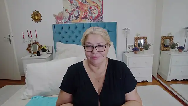 Snapshot of ByaStorm chatting on 09.21.25 ByaStorm online show from 09.21.25