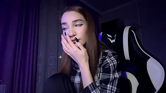 HollyPaw online show from 11.26.25