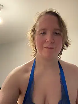 Snapshot of MollyWest_ chatting on 11.13.25 MollyWest online show from 11.13.25