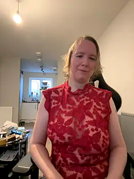 Snapshot of MollyWest_ chatting on 11.19.25 MollyWest online show from 11.19.25