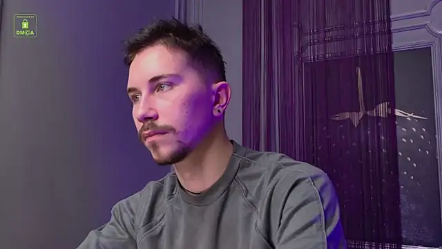 Snapshot of IskellaEvans chatting on 11.17.25 IskellaEvans online show from 11.17.25