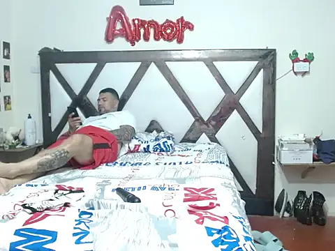 Snapshot of kendraandtommy chatting on 11.18.25 kendraandtommy online show from 11.18.25