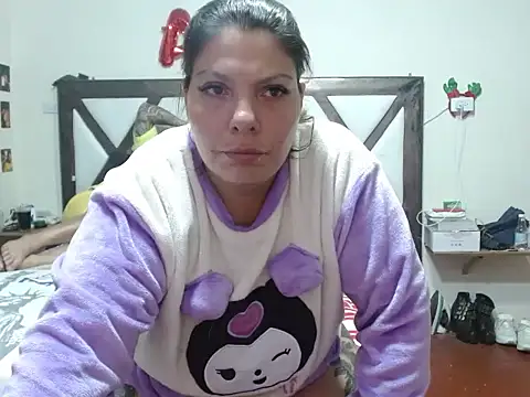 Snapshot of kendraandtommy chatting on 11.21.25 kendraandtommy online show from 11.21.25