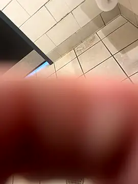 Snapshot of lloway2 chatting on 11.08.25 lloway2 online show from 11.08.25