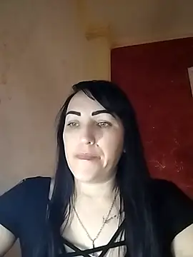 Snapshot of ArianaXFresh chatting on 11.19.25 ArianaXFresh online show from 11.19.25