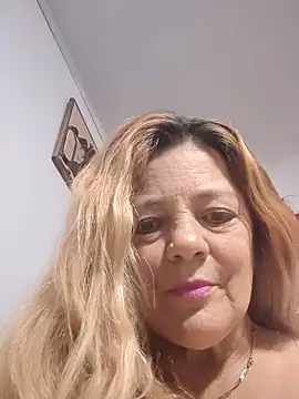 Snapshot of karlaanqui1 chatting on 12.20.25 karlaanqui1 online show from 12.20.25