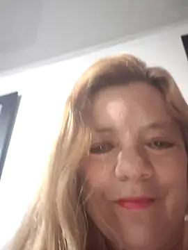 Snapshot of karlaanqui1 chatting on 04.23.26 karlaanqui1 online show from 04.23.26