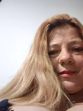 Snapshot of karlaanqui1 chatting on 04.27.26 karlaanqui1 online show from 04.27.26