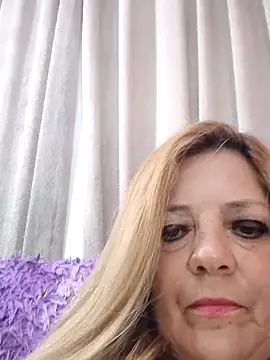 Snapshot of karlaanqui1 chatting on 05.15.26 karlaanqui1 online show from 05.15.26