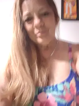 Snapshot of karlaanqui1 chatting on 05.17.26 karlaanqui1 online show from 05.17.26