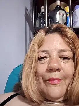 Snapshot of karlaanqui1 chatting on 05.19.26 karlaanqui1 online show from 05.19.26
