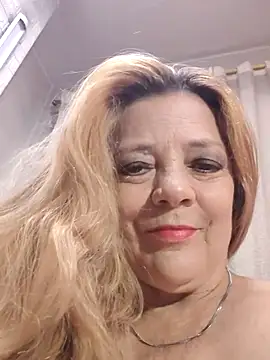Snapshot of karlaanqui1 chatting on 05.25.26 karlaanqui1 online show from 05.25.26