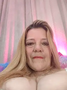 Snapshot of karlaanqui1 chatting on 05.30.26 karlaanqui1 online show from 05.30.26
