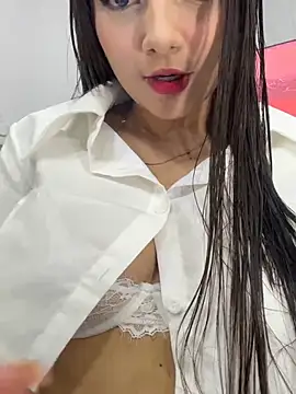 EmmiiGlow online show from 01.11.26