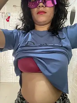 Snapshot of Red_Queen_11 chatting on 11.16.25 Red Queen 11 online show from 11.16.25