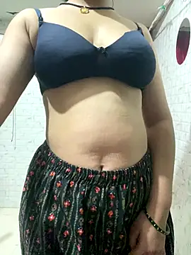 Snapshot of Red_Queen_11 chatting on 11.17.25 Red Queen 11 online show from 11.17.25