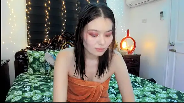 Snapshot of HopeLovely chatting on 06.01.26 HopeLovely online show from 06.01.26