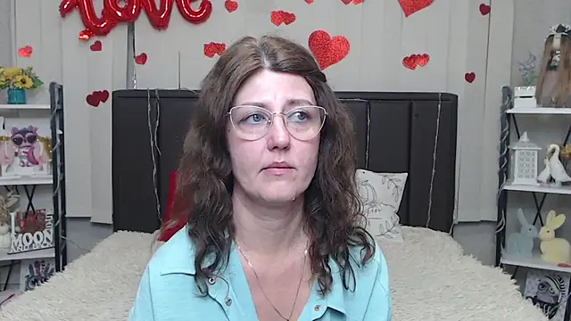Snapshot of RoseHille chatting on 05.28.26 RoseHille online show from 05.28.26