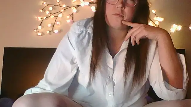 Snapshot of Persephone_CH_off chatting on 11.23.25 Persephone CH off online show from 11.23.25