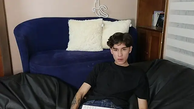 Snapshot of Derekswan chatting on 11.11.25 Derekswan online show from 11.11.25