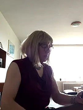 Snapshot of simone_xdressing chatting on 11.09.25 simone xdressing online show from 11.09.25