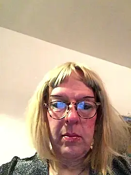 Snapshot of simone_xdressing chatting on 01.13.26 simone xdressing online show from 01.13.26