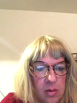 Snapshot of simone_xdressing chatting on 02.14.26 simone xdressing online show from 02.14.26