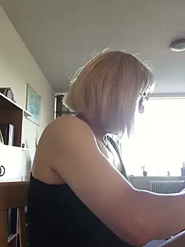 Snapshot of simone_xdressing chatting on 07.01.26 simone xdressing online show from 07.01.26